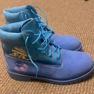 Timberland “Spongebob Squarepants” blue ombré boots. like new condition